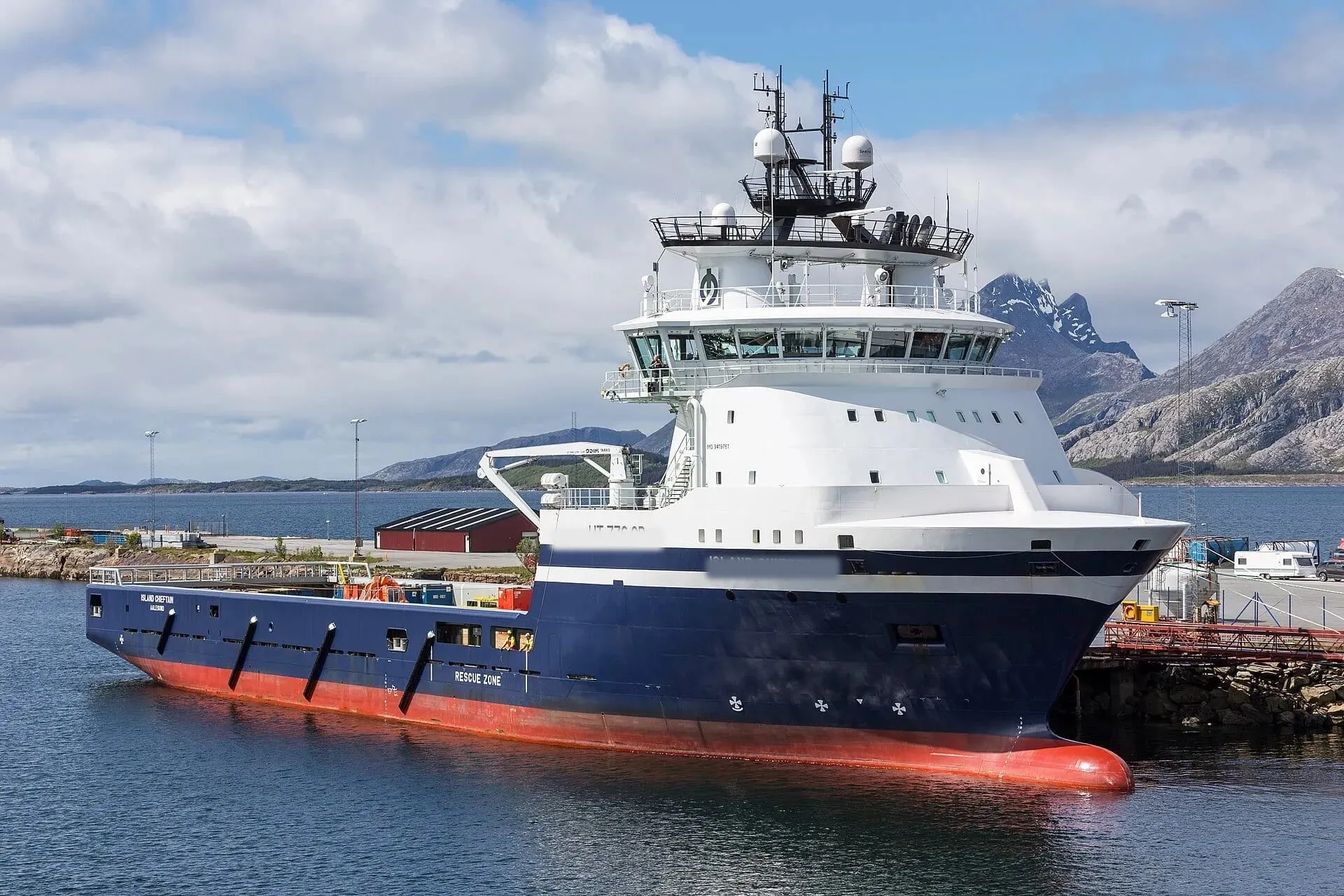 Platform supply vessel alongside